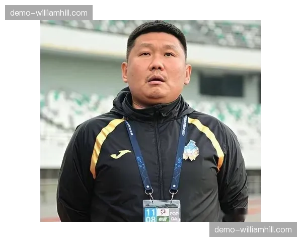 重庆铜梁龙五后卫变阵四后卫激活反击 刘建业临场调整导演让二追三