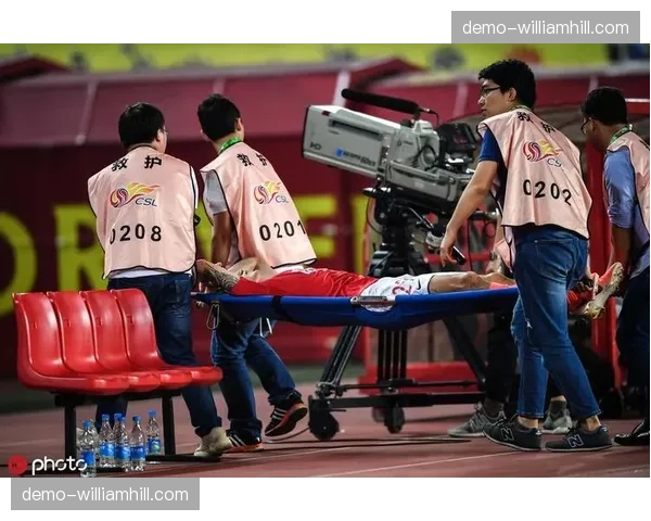 广东萨姆纳膝关节受伤出血 预计需要休息两周左右时间